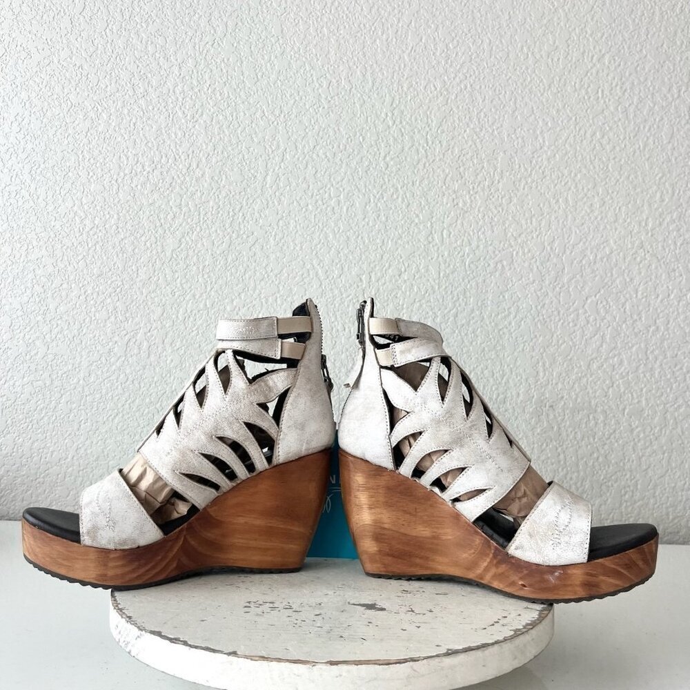 Lane Boots BECCA Wedges Womens Sz 5 Western Cowgirl White Wooden Heeled Sandals - Picture 8 of 12